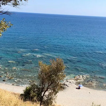 Holiday home Spacious Jacuzzi Retreat: Brancaleone Marina