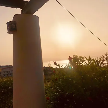 Holiday home Spacious Jacuzzi Retreat: Brancaleone Marina