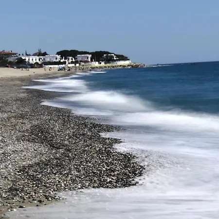 Spacious Jacuzzi Retreat: Holiday home *