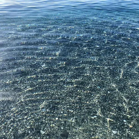 Spacious Jacuzzi Retreat: * Brancaleone Marina