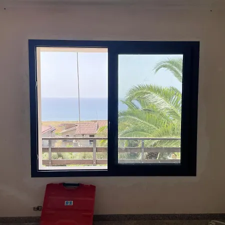 Spacious Jacuzzi Retreat: Holiday home *