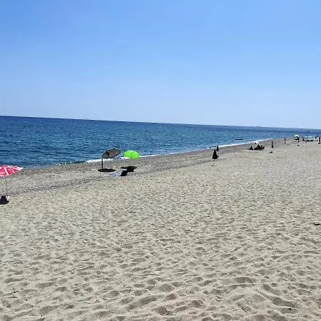 Holiday home Spacious Jacuzzi Retreat: