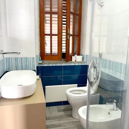 Spacious Jacuzzi Retreat: Holiday home