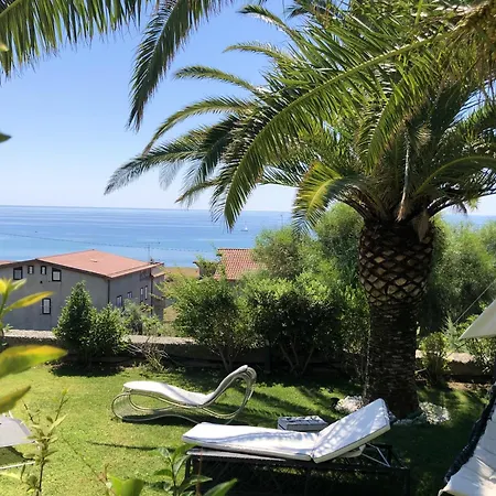 Holiday home Spacious Jacuzzi Retreat: Brancaleone Marina