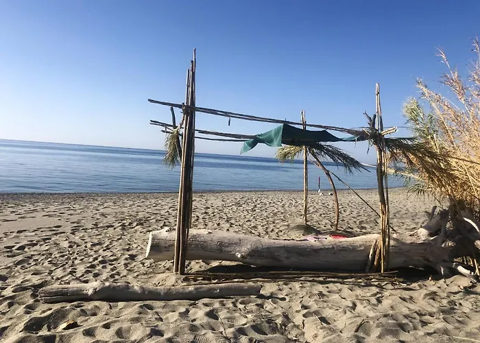 Spacious House With Jacuzzi In *