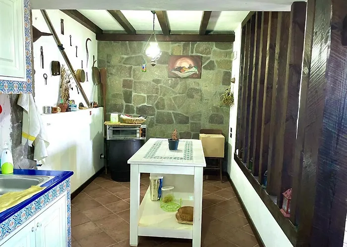 Spacious House With Jacuzzi In *