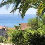 Spacious House With Jacuzzi In Vakantiehuis
