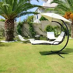 Spacious House With Jacuzzi In * Brancaleone Marina