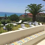 Spacious House With Jacuzzi In Vakantiehuis