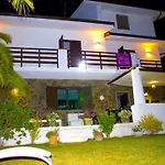 Spacious House With Jacuzzi In *