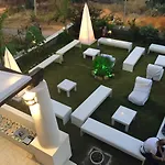 Vakantiehuis Spacious House With Jacuzzi In *