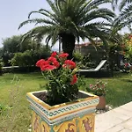 Spacious House With Jacuzzi In Vakantiehuis *