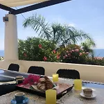 Spacious House With Jacuzzi In Vakantiehuis