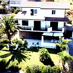Spacious House With Jacuzzi In * Brancaleone Marina