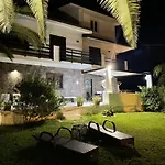 Spacious House With Jacuzzi In Brancaleone Marina