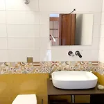 Spacious House With Jacuzzi In