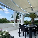 Spacious House With Jacuzzi In