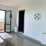 Vakantiehuis Spacious House With Jacuzzi In *