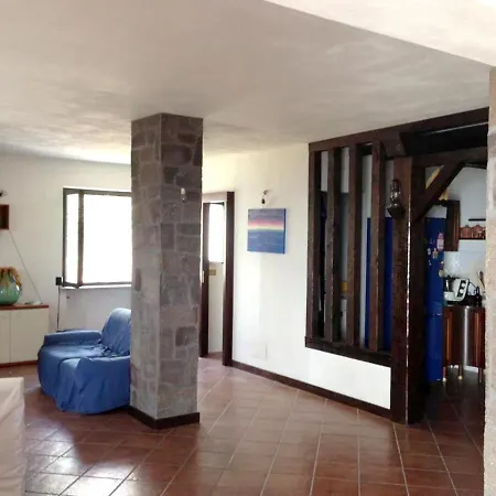Дом отдыха Spacious House With Jacuzzi In