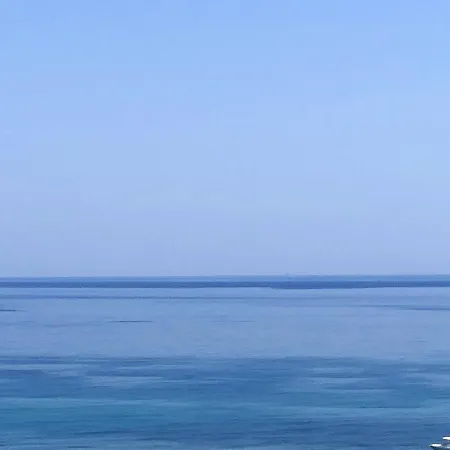 Spacious House With Jacuzzi In *