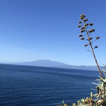 Feriehus Spacious House With Jacuzzi In