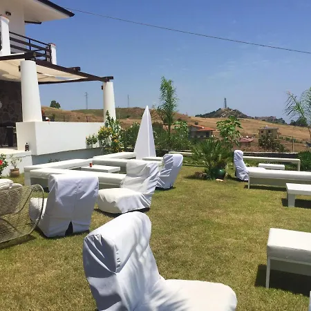 Spacious House With Jacuzzi In Feriehus Brancaleone Marina