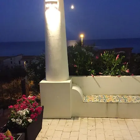 Spacious House With Jacuzzi In Feriehus