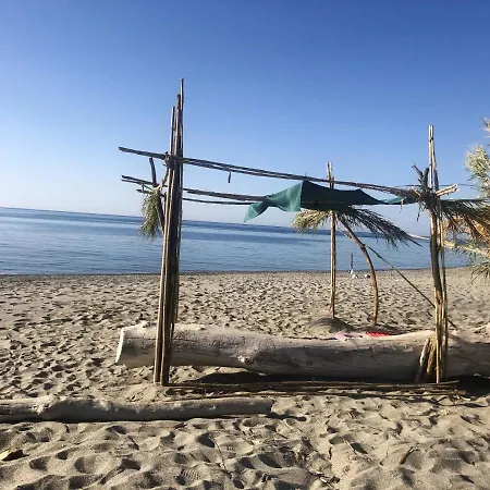 Spacious House With Jacuzzi In *