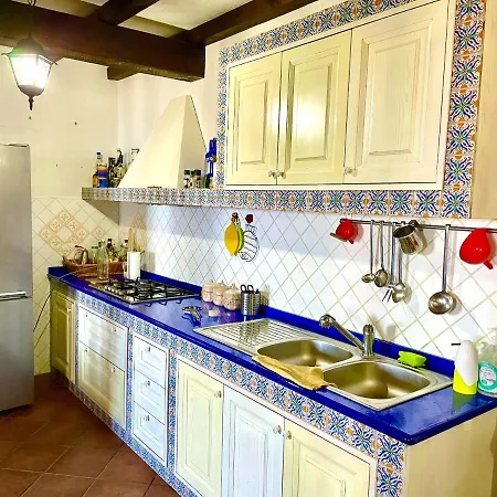 Spacious House With Jacuzzi In