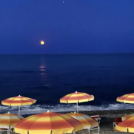 Spacious House With Jacuzzi In Feriehus Brancaleone Marina