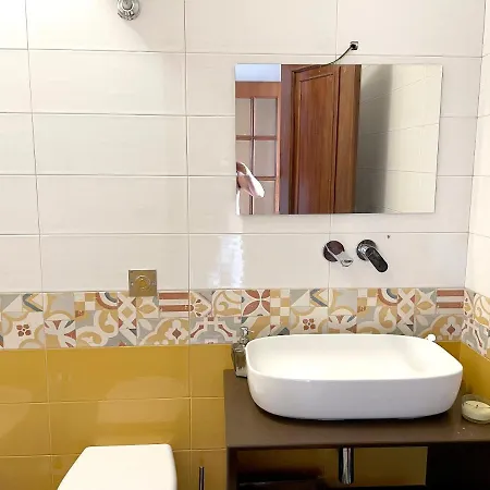 Spacious House With Jacuzzi In