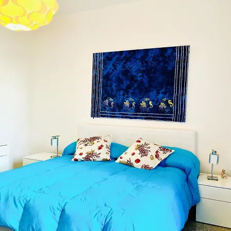 Spacious House With Jacuzzi In