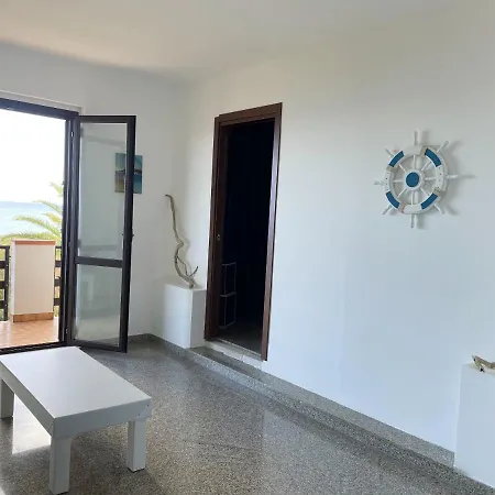 Feriehus Spacious House With Jacuzzi In