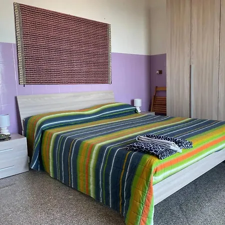 Nyaraló Spacious House With Jacuzzi In