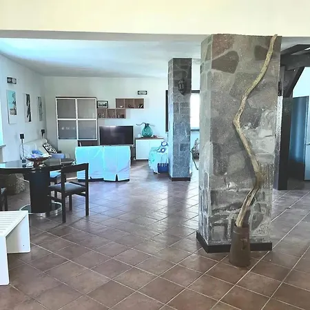Spacious House With Jacuzzi In Prázdninový dům *