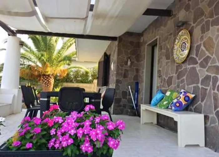 Spacious House With Jacuzzi In Brancaleone Marina