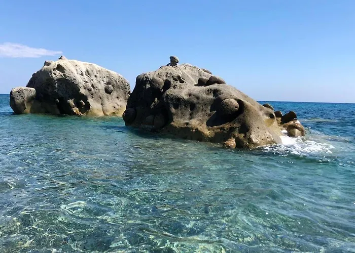 Spacious House With Jacuzzi In * Brancaleone Marina