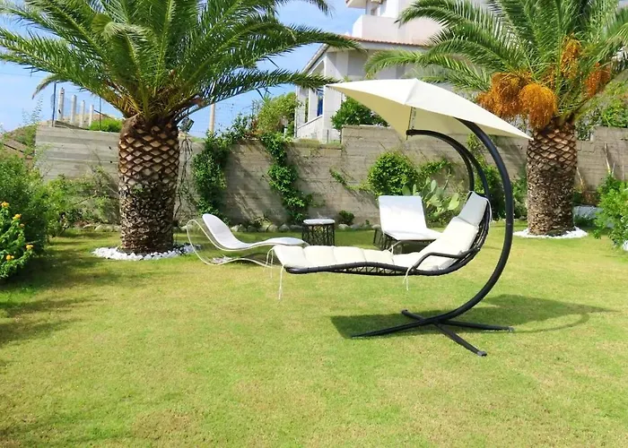 Spacious House With Jacuzzi In * Brancaleone Marina