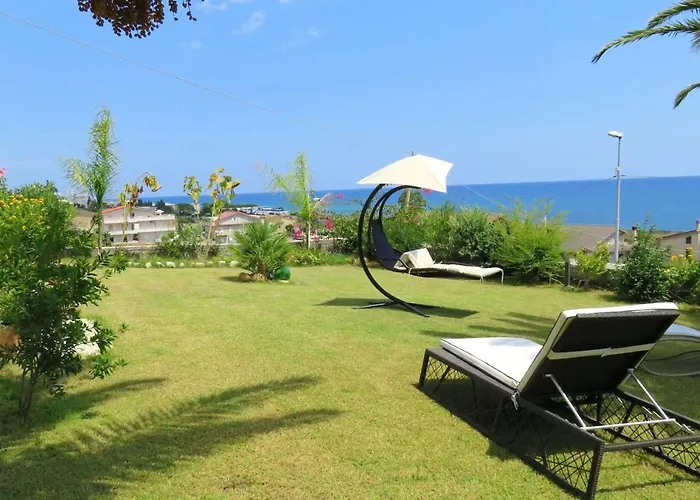 Spacious House With Jacuzzi In