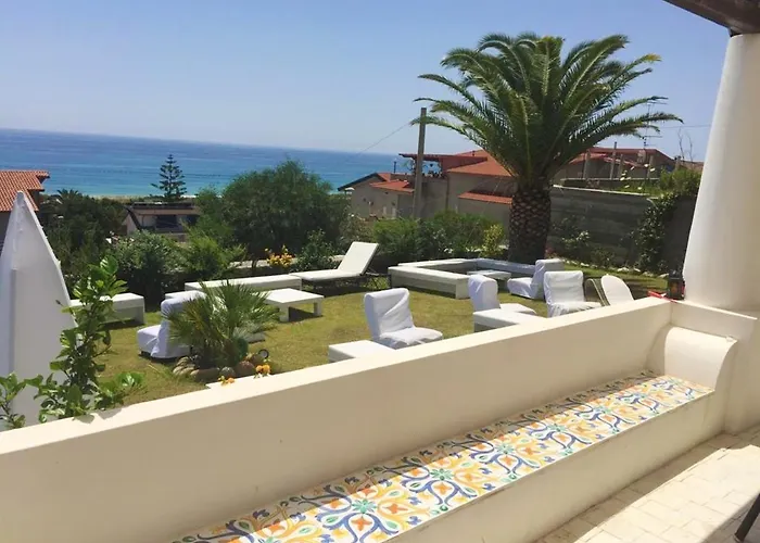 Spacious House With Jacuzzi In Casa de Férias