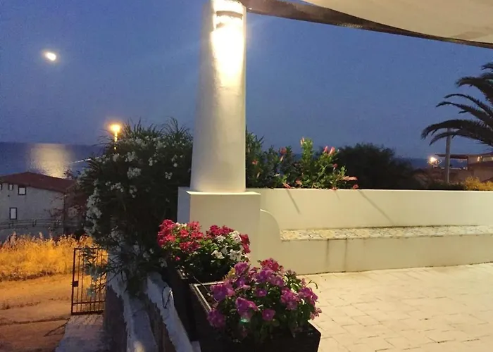 Spacious House With Jacuzzi In Casa de Férias Brancaleone Marina