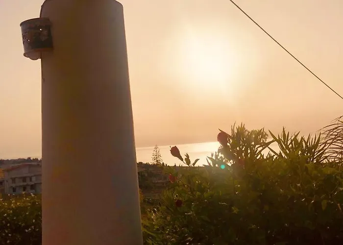 Nyaraló Spacious House With Jacuzzi In Brancaleone Marina