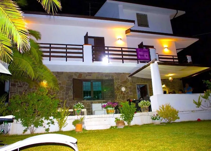 Spacious House With Jacuzzi In *