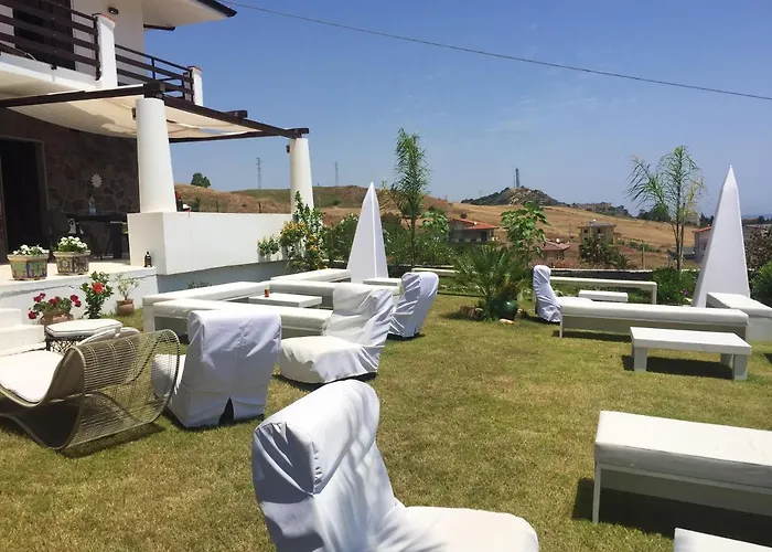 Spacious House With Jacuzzi In Nyaraló Brancaleone Marina