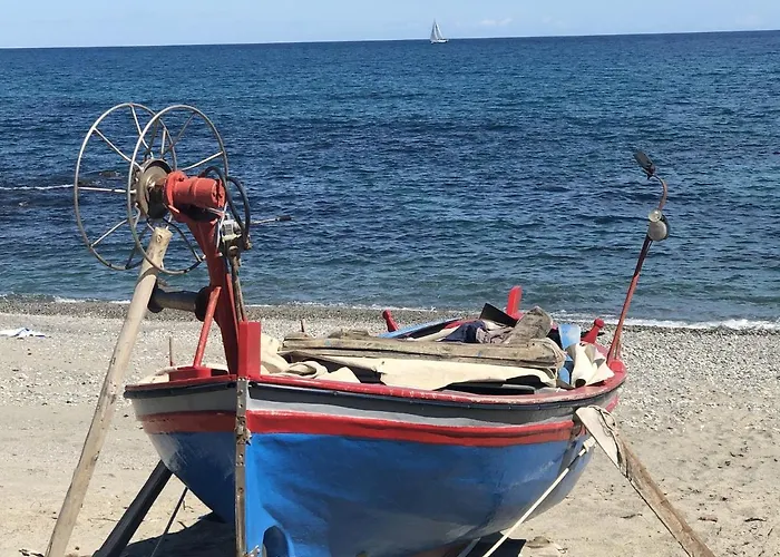 Spacious House With Jacuzzi In * Brancaleone Marina