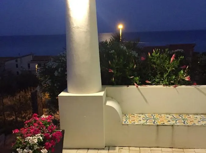 Spacious House With Jacuzzi In Nyaraló