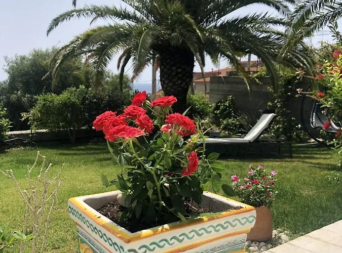 Spacious House With Jacuzzi In Nyaraló *