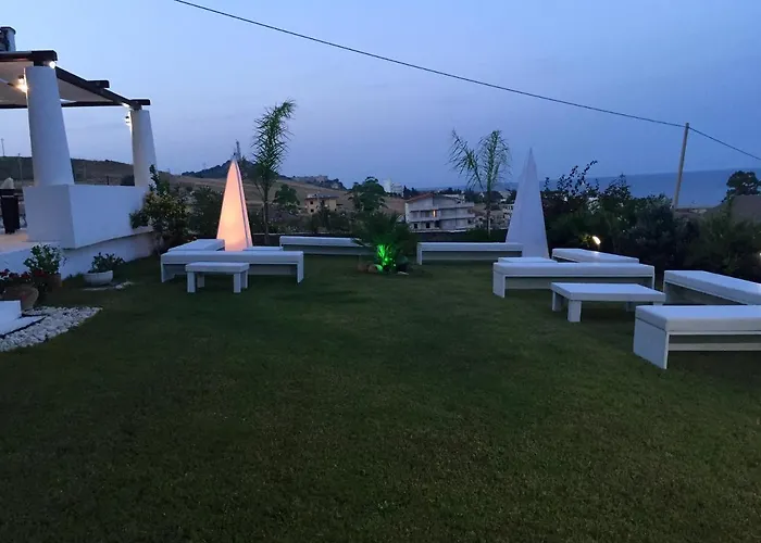 Nyaraló Spacious House With Jacuzzi In *