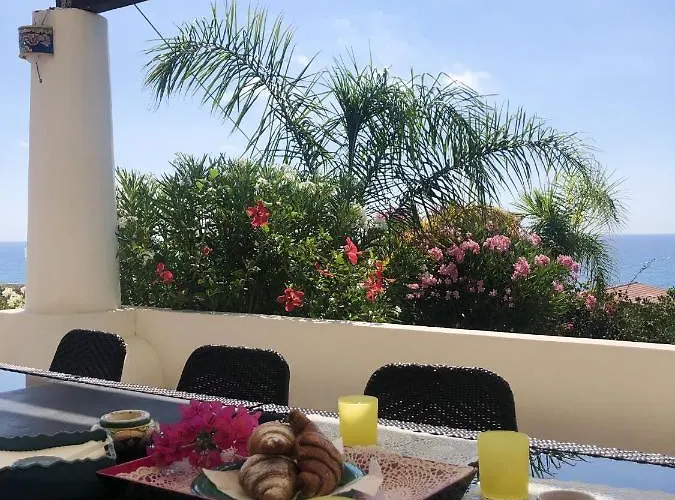 Spacious House With Jacuzzi In Nyaraló