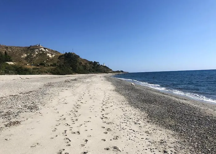 Spacious House With Jacuzzi In